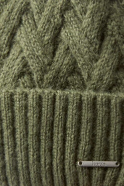 Horze Raya Mütze In Zopfstrickmuster Mit Fleecefutter 9 Horze Raya Mütze In Zopfstrickmuster Mit Fleecefutter -Reitmode Meiste 30848 bkgr 02