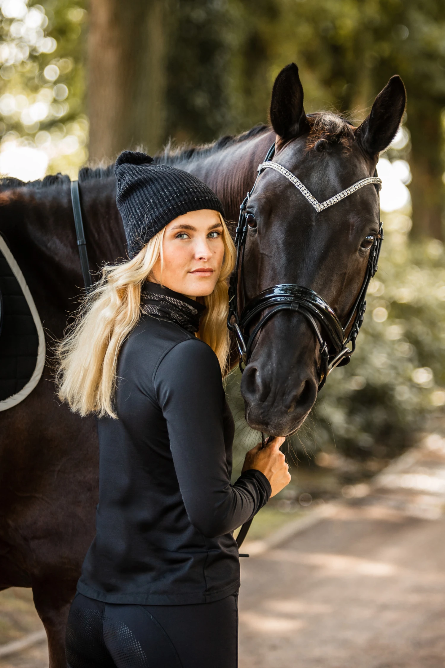 Horze Luminox Reflektierende Strickmütze Mit Bommel 4 Horze Luminox Reflektierende Strickmütze Mit Bommel – Bild 2