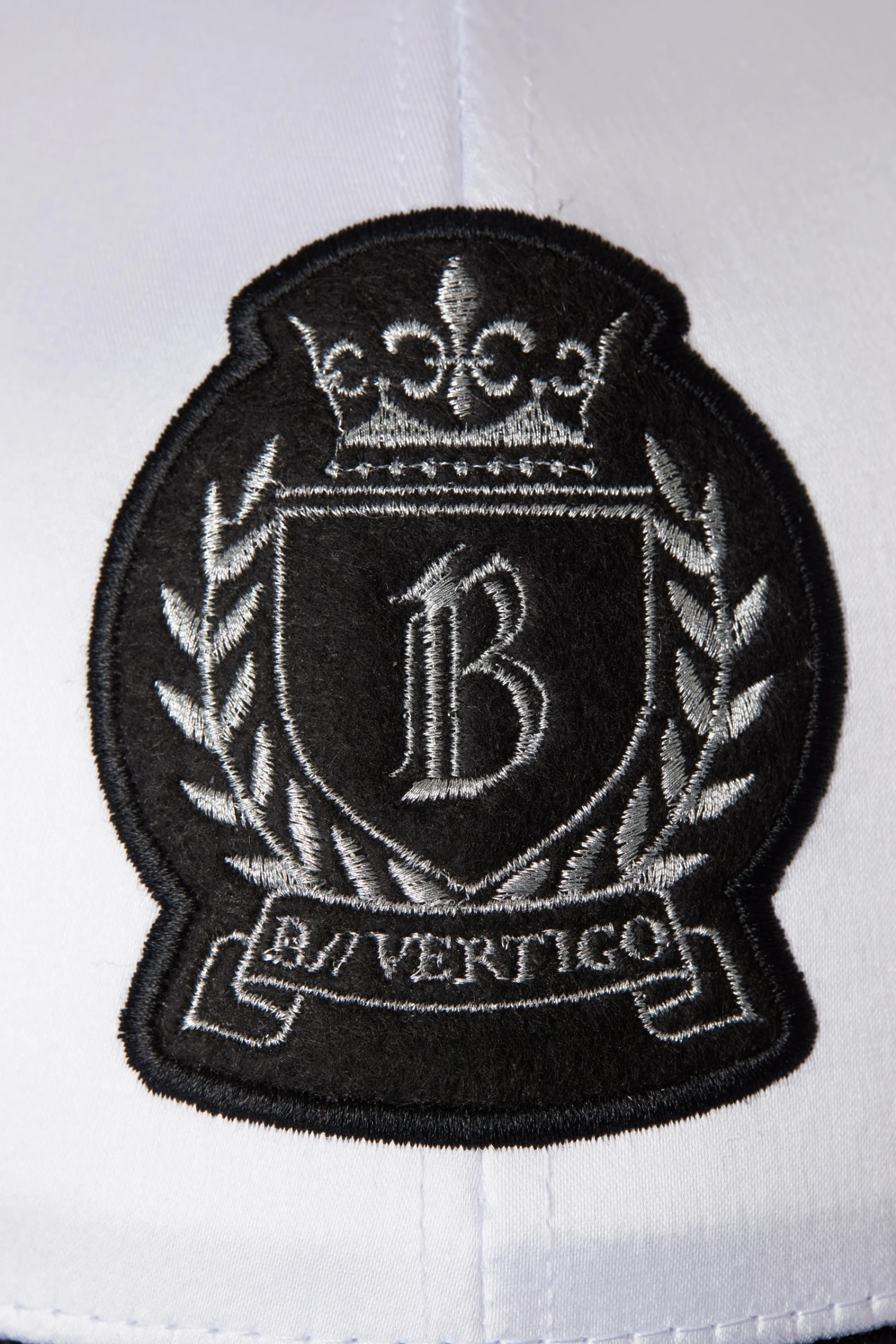 B Vertigo Satin Kappe 11 B Vertigo Satin Kappe – Bild 9