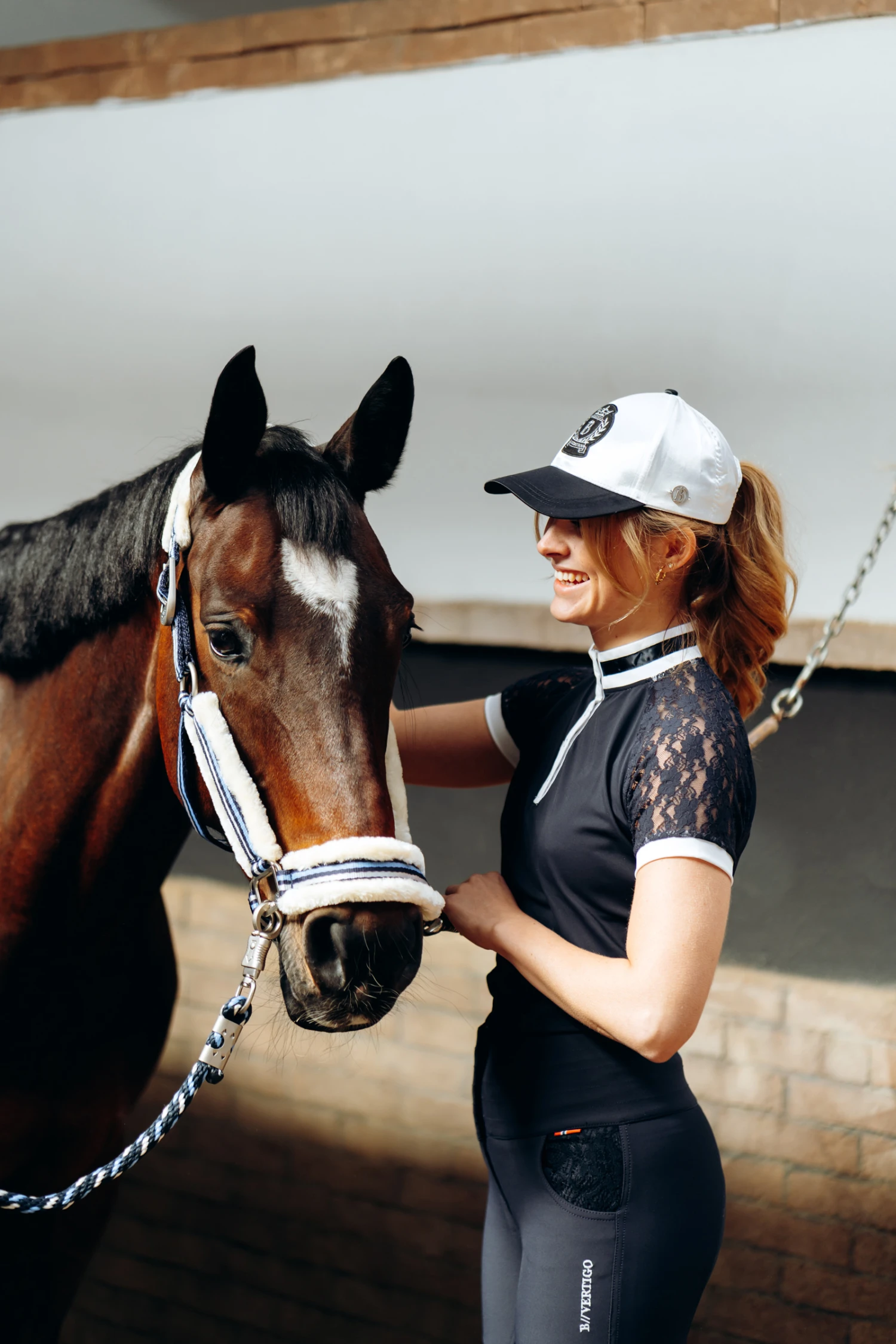 B Vertigo Satin Kappe 13 B Vertigo Satin Kappe – Bild 11