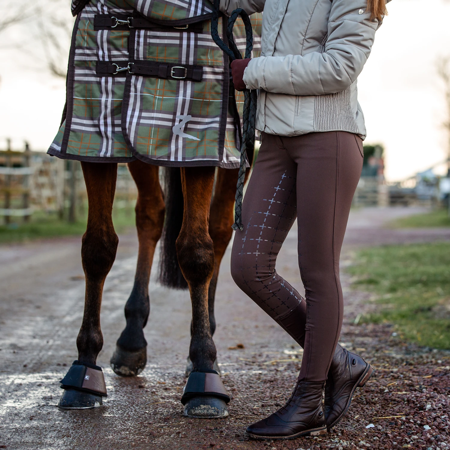 Horze Desiree Reithose Mit Vollbesatz Für Damen Mit Silikon Grip Und Gürtelschlaufen 11 Horze Desiree Reithose Mit Vollbesatz Für Damen Mit Silikon Grip Und Gürtelschlaufen – Bild 9