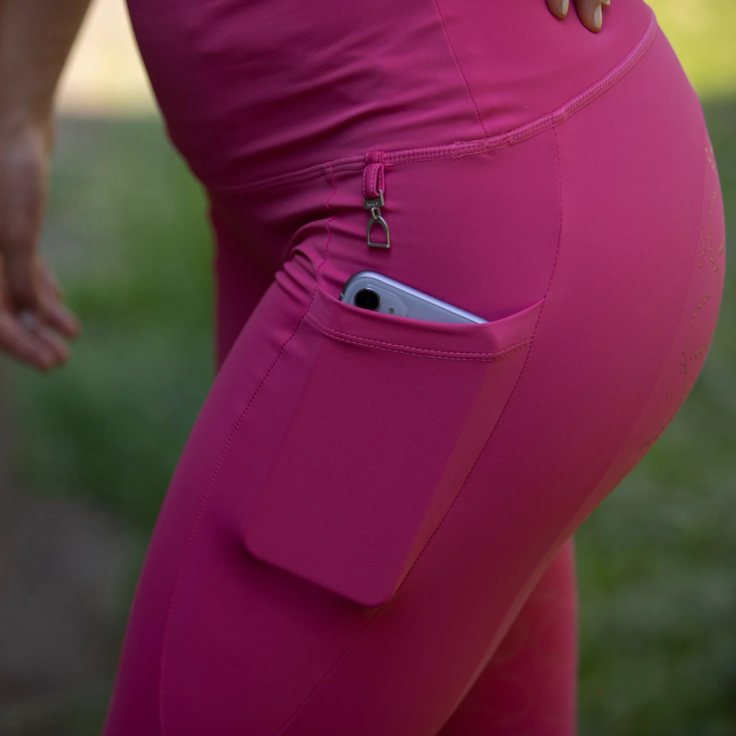 Horze Gillian Damen Reitleggings Aus Kompressionsmaterial Mit Vollbesatz 21 Horze Gillian Damen Reitleggings Aus Kompressionsmaterial Mit Vollbesatz – Bild 19