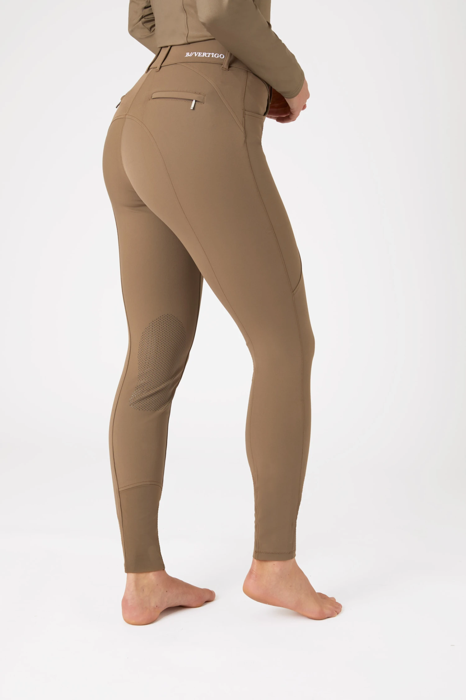 B Vertigo Davina Mittelhohe Kniebesatzreithose Mit Handytaschen Für Damen 19 B Vertigo Davina Mittelhohe Kniebesatzreithose Mit Handytaschen Für Damen – Bild 17