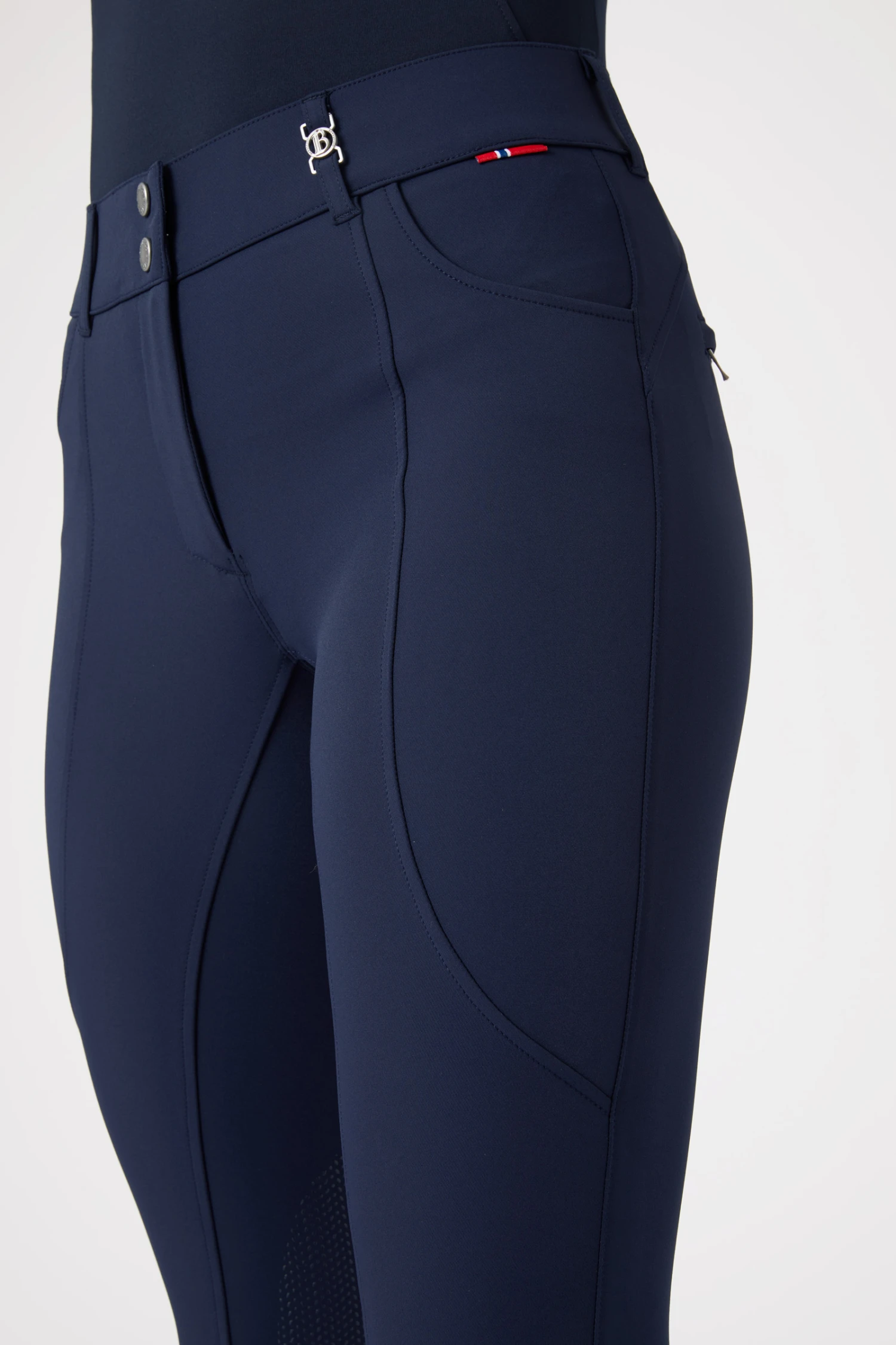 B Vertigo Davina Mittelhohe Kniebesatzreithose Mit Handytaschen Für Damen 7 B Vertigo Davina Mittelhohe Kniebesatzreithose Mit Handytaschen Für Damen – Bild 5